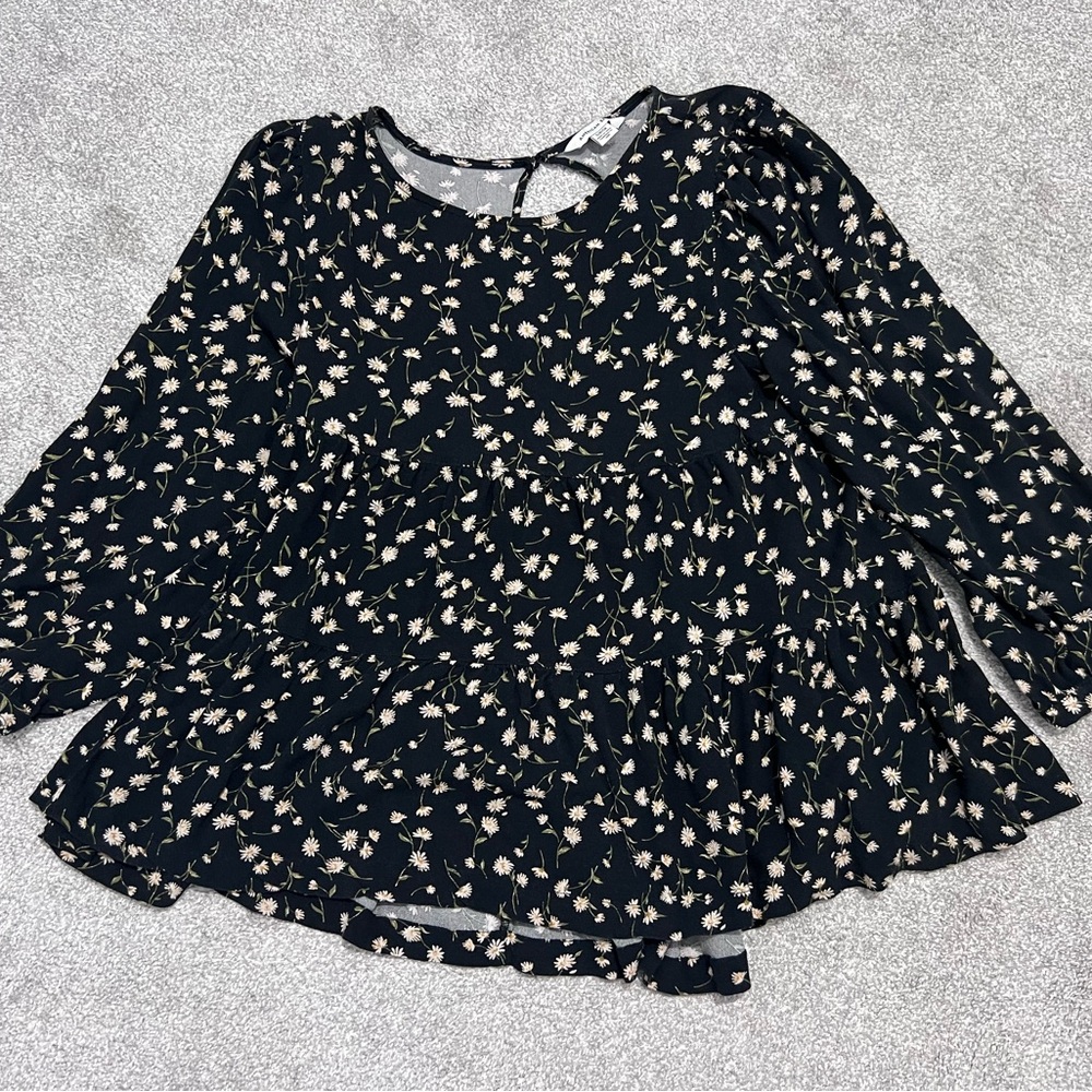 American Eagle Daisy Floral Flowy Top
